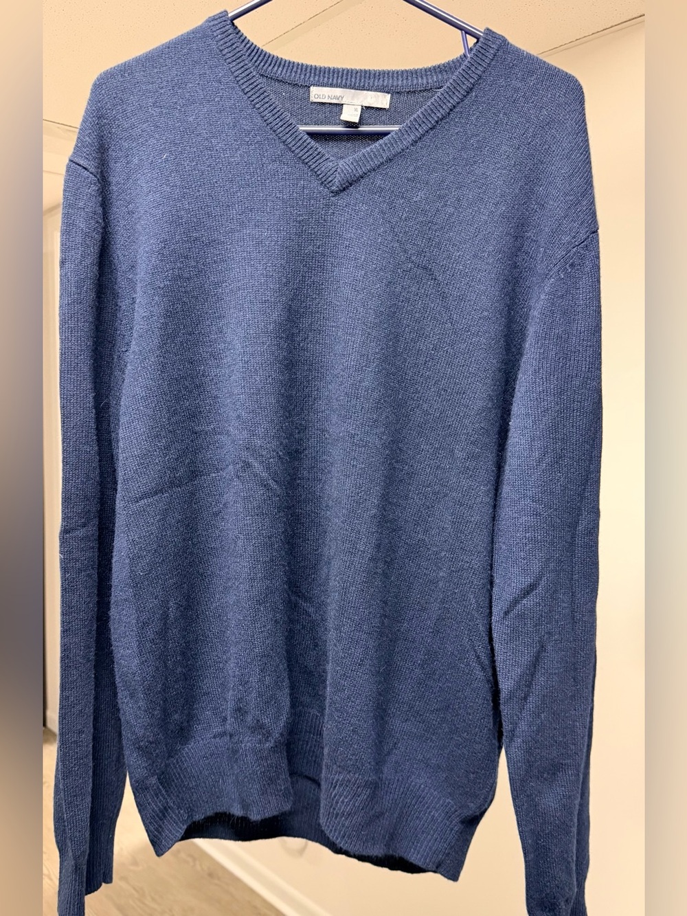 100% Cashmere Old Navy Men's V-Neck Sweater in Navy Blue